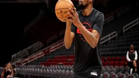 “穆帅报价被拒，DV9冬窗动向引关注，英超高薪成潜在目标”